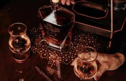 Rare Irish whiskey The Taoscán and 2 glasses